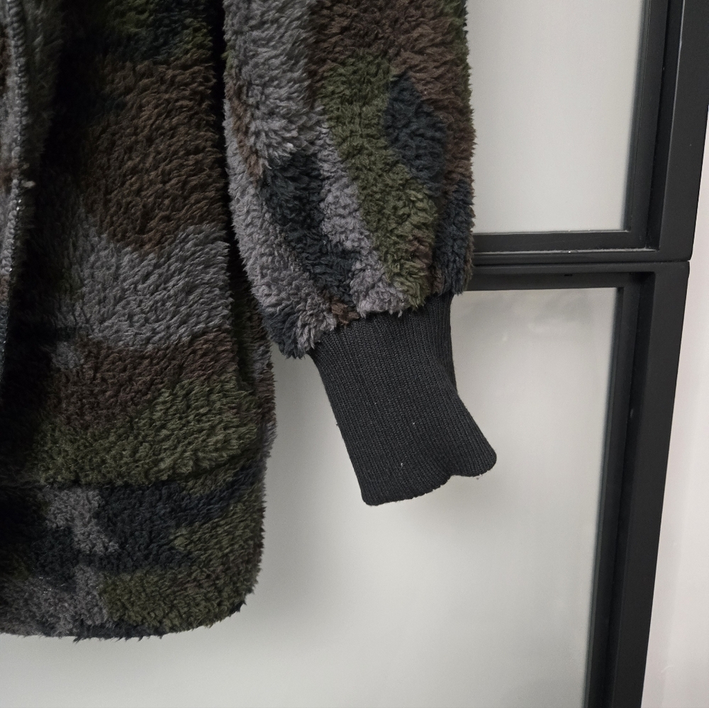 NWT MYSTREE PLUSH CAMO HOODED CARDIGAN. SZ OS - Picture 3 of 3